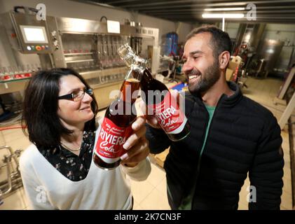 ©PHOTOPQR/NICE MATIN/Philipe Arnassan ; saint raphael ; 12/02/2021 ; la Brasserie raphaeloise Riviera Beer sort son 1er Cola, nommé riviera Cola, il est le seul en PACA a en produire Saint Raphaël , Frankreich , februar 12. 2021 - neue Soda in Südfrankreich : Riviera Cola Stockfoto