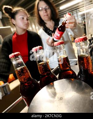 ©PHOTOPQR/NICE MATIN/Philipe Arnassan ; saint raphael ; 12/02/2021 ; la Brasserie raphaeloise Riviera Beer sort son 1er Cola, nommé riviera Cola, il est le seul en PACA a en produire Saint Raphaël , Frankreich , februar 12. 2021 - neue Soda in Südfrankreich : Riviera Cola Stockfoto