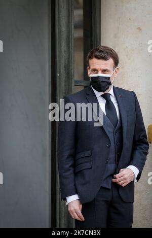 ©THOMAS PADILLA/MAXPPP - 12/02/2021 ; PARIS, FRANKREICH ; LE PRESIDENT DE LA REPUBLIQUE, EMMANUEL MACRON RECOIT LE PRESIDENT DE LA REPUBLIQUE DE DJIBOUTI, AU PALAIS DE L' ELYSEE. Der französische Präsident Emmanuel Macron empfängt den Präsidenten Dschibutis am 12. Februar 2021 im Pariser Elysee-Palast. Stockfoto