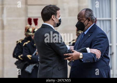 ©Sadak Souici / Le Pictorium/MAXPPP - Sadak Souici / Le Pictorium - 12/02/2021 - Frankreich / Ile-de-France / Paris 8 - Le President djiboutien Ismael Omar Guelleh est a Paris vendredi 11 fevrier. Apres avoir rencontre le patronat francais et le Senat la veille, il a ensuite dejeune avec le President Emmanuel Macron. / 12/02/2021 - Frankreich / Ile-de-France (Region) / Paris 8. (8. Arrondissement von Paris) - der jibutische Präsident Ismael Omar Guelleh ist am Freitag, den 11. Februar, in Paris. Nach einem Treffen mit französischen Arbeitgebern und dem Senat am Vortag hatte er dann ein Mittagessen mit Präsident Emmanuel Macron. Stockfoto