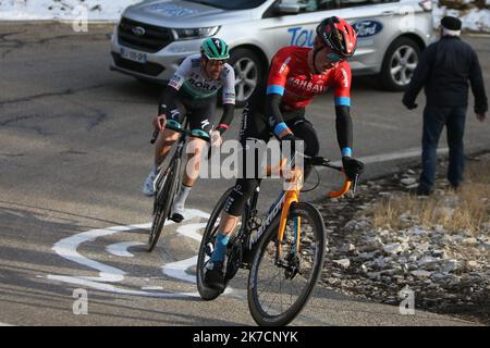 ©Laurent Lairys/MAXPPP - Jack Haig von Bahrain - Sieger und Patrick Konrad von BORA - hansgrohe während der Tour de la Provence, Etappe 3, Istres – Chalet Reynard ( Mont Ventoux ) am 13. Februar 2021 in Bédoin, Frankreich - Foto Laurent Lairys / MAXPPP Stockfoto