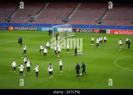 ©PHOTOPQR/LE PARISIEN/Fred Dugit ; Barcelone ; 15/02/2021 ; Sports Cam Nou (Barcelone), le 15 février 2021 Entrainement du Paris Saint Germain à la veille du choc contre le Barca en 8e de finale aller de la ligue des Champions Photo LP / Fred Dugit - PSG Training Session Feb 15 2021 Stockfoto