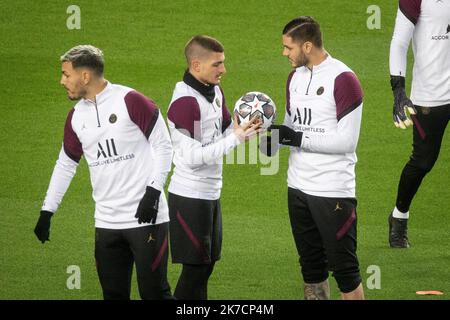 ©PHOTOPQR/LE PARISIEN/Fred Dugit ; Barcelone ; 15/02/2021 ; Sports Cam Nou (Barcelone), le 15 février 2021 Entrainement du Paris Saint Germain à la veille du choc contre le Barca en 8e de finale aller de la ligue des Champions Marco Verratti et Icardi Photo LP / Fred Dugit - PSG Training Session Feb 15 2021 Stockfoto