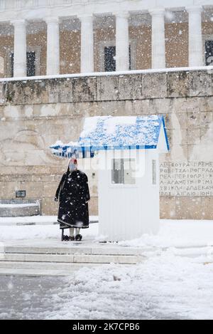 ©Pierre Berthuel / Le Pictorium/MAXPPP - Pierre Berthuel / Le Pictorium - 16/02/2021 - Grece / Attique / Athenes - Episode de neige dans la capitale Grecque Athenes. / 16/02/2021 - Griechenland / Attika / Athen - die Stadt Athen ist von Schnee bedeckt. Stockfoto