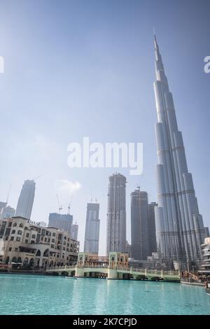 ©PHOTOPQR/LE PARISIEN/Fred Dugit ; Dubai ; 12/02/2021 ; Tourisme Dubai (Emirats Arabes Unis), le 10 février 2021 Illustration tourisme à Dubai, quartier du Centre ville avec la célèbre Tour Burj Khalifa, gratte-ciel devenu en Mai 2008 la plus haute structure humaine jamais construite. SA hauteur finale, atteinte le 17 janvier 2009, est de 828 mètres Photo LP / Fred Dugit - Allgemeine Ansichten von Dubai, am 2012. februar Stockfoto