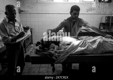 ©Michael Bunel / Le Pictorium/MAXPPP - Michael Bunel / Le Pictorium - 14/05/2018 - Palästina / Gaza / Gaza - Le cadavre d'un Palestinien non identifie a cette heure, A la Morgue d'un hopital apres l'Intervention de l'armee Israelienne a balle reelles lors d'une Manifestation organizee a l'occasion du 70eme anniversaire de la Nakba. 14 Mai 2018. 14 Mai 2018. Malaka. Gaza. Palästina. / 14/05/2018 - Palästina / Gaza / Gaza - die Leiche einer nicht identifizierten palästinensischen Leiche zu dieser Stunde, in einem Krankenhaus Leichenschauhaus nach der Intervention der israelischen Armee mit lebender Munitionslache während einer Demonstrationsorga Stockfoto