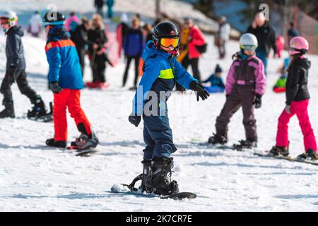 ©PHOTOPQR/LA MONTAGNE/Jérémie FULLERINGER ; ; 18/02/2021 ; Vacances de fevrier, hiver, Station de Ski alpin, Lioran, Laveissiere, 18/02/2021. Foto Jeremie Fulleringer - Winterurlaub in Frankreich. Stockfoto