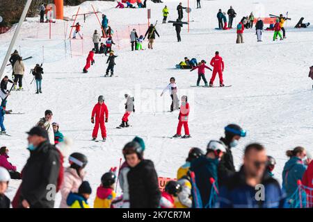 ©PHOTOPQR/LA MONTAGNE/Jérémie FULLERINGER ; ; 18/02/2021 ; Vacances de fevrier, hiver, Station de Ski alpin, Lioran, Laveissiere, 18/02/2021. Foto Jeremie Fulleringer - Winterurlaub in Frankreich. Stockfoto