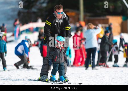 ©PHOTOPQR/LA MONTAGNE/Jérémie FULLERINGER ; ; 18/02/2021 ; Vacances de fevrier, hiver, Station de Ski alpin, Lioran, Laveissiere, 18/02/2021. Foto Jeremie Fulleringer - Winterurlaub in Frankreich. Stockfoto