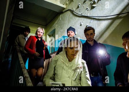 ©Michael Bunel / Le Pictorium/MAXPPP - Michael Bunel / Le Pictorium - 09/05/2014 - Ukraine / Donbass / Odessa - Apres une rumeur, plusieurs civils se mettent a chercher des Corps dans le sous sol de la maison des syndicats. Quelques jours plutot une quarantaine de personnes y etait decidee dans un incendie a la Suite de heurts entre pro-ukrainiens et pro-russes. Apres la Revolution de l'Euromaidan a l'hiver 2013 a Kiew, puis l'annexion de la Crimee en Mars par la Russie, c'est au Tour de l'Oblast du Donbass dans l'est de l'Ukraine de sombrer dans un Chaos opposant le nouveau gouvernement de Ky Stockfoto