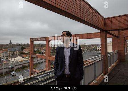 ©Sadak Souici / Le Pictorium/MAXPPP - Sadak Souici / Le Pictorium - 17/02/2021 - Frankreich / Yvelines / Trappes - Ali Rabeh Maire de Trappes dans la mairie de la ville de Trappes. / 17/02/2021 - Frankreich / Yvelines (französisches Departement) / Trappes - Ali Rabeh Bürgermeister von Trappes im Rathaus der Stadt Trappes. Stockfoto