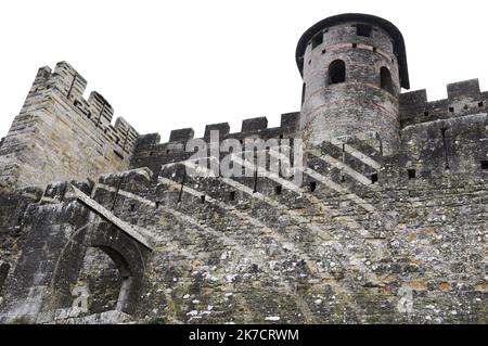 ©PHOTOPQR/L'INDEPENDANT/BOYER CLAUDE ; CARCASSONNE ; 19/02/2021 ; RETOUR A LA CITE MEDIEVALE PLUS DE 2 ANS APRES L'INSTALLATION DE L'OEUVRE D'ART COMTEMPORAIN DE L'ARTISTE SUISSE FELICE VARINI CERCLES CONCENTRIQUES EXCENTRIQUES / LES TRACES SUR LES MURS DES REMPARTS ET DES TOURS DE LA CITE MEDIEVALE COTE PORTE D'AUDE SONT ENCORE VISIBLES / 2 JAHRE NACH SWIW ARTIST Felice Varini Malerei Kunstwerk auf Carcassonne Stadt, Südwest-Frankreich, sind einige Spuren noch sichtbar Stockfoto