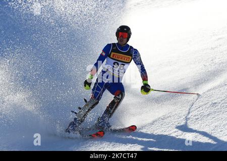 ©Pierre Teyssot/MAXPPP ; FIS Alpine Skiweltmeisterschaft 2021 Cortina . Cortina d'Ampezzo, Italien am 21. Februar 2021. Männer-Slalom-Event, Cesar Arnouk (LBN). â© Pierre Teyssot/Maxppp Stockfoto