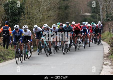 ©Laurent Lairys/MAXPPP - Julian Alaphilippe von Deceuninck - schneller Schrittwährend des Omloop Het Nieuwsblad 2021, Radrennen, Gand - Ninove am 27. Februar 2021 in Ninove, Belgien - Foto Laurent Lairys / MAXPPP Stockfoto