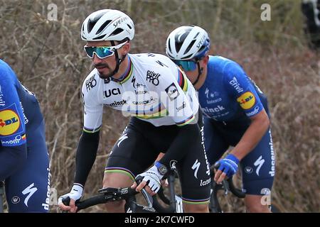 ©Laurent Lairys/MAXPPP - Julian Alaphilippe von Deceuninck - schneller Schrittwährend des Omloop Het Nieuwsblad 2021, Radrennen, Gand - Ninove am 27. Februar 2021 in Ninove, Belgien - Foto Laurent Lairys / MAXPPP Stockfoto