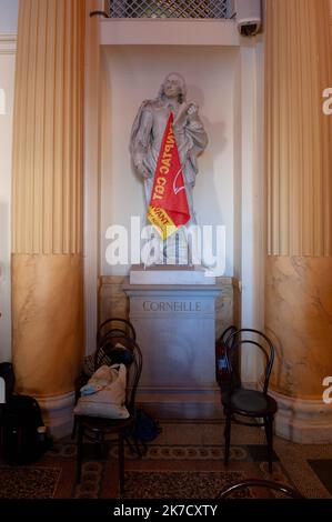 ©Laurent Paillier / Le Pictorium/MAXPPP - Laurent Paillier / Le Pictorium - 06/03/2021 - Frankreich / Ile-de-France / Paris - Des intermittents du spectacle et travailleurs du secteur de l'evenementiel ont lance une Action d'Occupation du Theatre de l'Odeon pour Demander de nouvelles mesures de soutien / 06/03/2021 - Frankreich / Ile-de-France (Region) / Paris - Intermittierende Künstler und Veranstaltung Arbeiter haben eine Besatzungsaktion im Odeon-Theater gestartet, um neue Unterstützungsmaßnahmen zu fordern Stockfoto