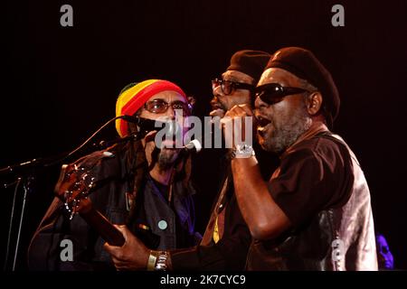 ©Michael Bunel / Le Pictorium/MAXPPP - Michael Bunel / Le Pictorium - 29/07/2011 - Frankreich / Bagnols sur ceze - Third World est un groupe de Reggae forme en 1973 par Stephen 'Cat' Coore a la guitare, et Michael 'Ibo' Cooper Clavier, qui venaient de Quitter Inner Circle. 29 Juillet 2011. Bagnols sur Ceze. frankreich. / 29/07/2011 - Frankreich / Bagnols sur ceze - Third World ist eine Reggae-Band, die 1973 von Stephen 'Cat' Coore an der Gitarre und Michael 'Ibo' Cooper an den Keyboards gegründet wurde, der gerade Inner Circle verlassen hatte. 29. Juli 2011. Bagnols auf Ceze. Frankreich. Stockfoto