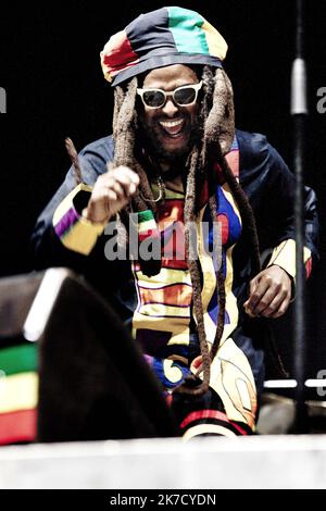 ©Michael Bunel / Le Pictorium/MAXPPP - Michael Bunel / Le Pictorium - 04/08/2013 - Frankreich / Bordeaux - David -Dread- Hinds est un musicien britannique, membre fondateur, guitariste rythmique et chanteur principal du groupe de Reggae Steel Pulse. 6 Aout 2017. Bordeaux, Frankreich. / 04/08/2013 - Frankreich / Bordeaux (Stadt) - David -Dread- Hinds ist ein britischer Musiker, Gründungsmitglied, Rhythmusgitarrist und Leadsänger der Reggae-Band Steel Pulse. 6. August 2017. Bordeaux, Frankreich. Stockfoto