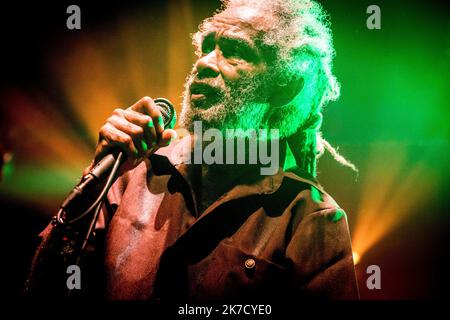 ©Michael Bunel / Le Pictorium/MAXPPP - Michael Bunel / Le Pictorium - 11/05/2016 - Frankreich - Max Romeo, de son vrai nom Maxwell Livingston Smith, est un chanteur jamaicain de reggae ne en 1947 a St d'Acre, dans la paroisse de Saint James. 13. November 2013. Bagnols sur ceze. Frankreich. / 11/05/2016 - Frankreich - Max Romeo, richtiger Name Maxwell Livingston Smith, ist eine jamaikanische Reggae-Sängerin, die 1947 in St. d'Acre, in der Pfarrei St.. James. 13. November 2013. Bagnols sur ceze. Frankreich. Stockfoto