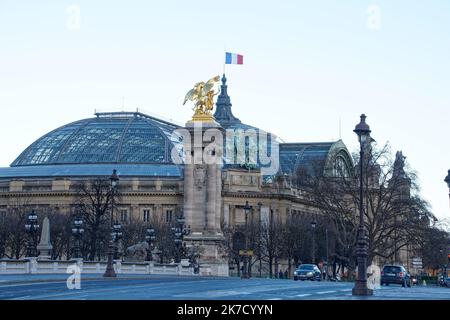 ©PHOTOPQR/OUEST FRANKREICH/Daniel FOURAY ; Paris ; 11/03/2021 ; Le Grand Palais et le Palais de la Découverte . Rénovation . Extérieur . La Verrière . Depuis le pont des Invalides . Foto Daniel Fouray . - Paris, Frankreich, märz 11. 2021 - Renovierung des Grand Palais und des Palais de la Decouverte, berühmte Ausstellungsorte in Paris Stockfoto