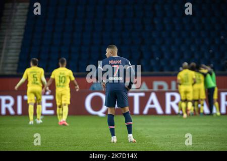 Aurelien Morissard / IP3; die Spieler des FC Nantes feiern am 14. März 2021 im Stadion Parc des Princes in Paris, Frankreich, nach dem Tor des Moses SIMON beim Fußballspiel Ligue 1 der französischen Meisterschaft zwischen Paris Saint Germain (PSG) und dem FC Nantes. Stockfoto