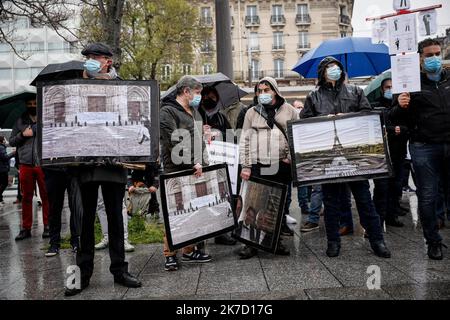 ©THOMAS PADILLA/MAXPPP - 16/03/2021 ; PARIS , FRANCE; RASSEMBLEMENT A L' APPEL DU COLLECTIF PRESTATAIRES FOIRES ET SALONS ET DU BUREAU DES INTERMITTENTS DE L' EVENEMENTIEL, POUR MARQUER UN AN D' ARRET D' ACTIVITE DANS CE SECTEUR ET RECLAMER DES AIDES, PORTE DE VERSAILLES. Erster Jahrestag des Endes der Messen Paris 16. März 2021 Stockfoto