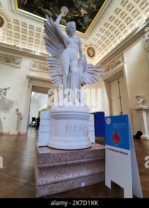 ©PHOTOPQR/LE BIEN PUBLIC/Rémy DISSOUBRAY - 19/03/2021 DIJON - Le musée des Beaux-Arts accueille... Une collecte de sang Le musée des Beaux-Arts accueille pour la première fois une collecte de sang, ce venderredi. L'occasion pour le musée d'ouvrir ses portes brièvement, en peine crise sanitaire. Dijon, Frankreich, märz 19. 2021. Ein kultureller Besuch im Beaux Arts Museum in Dijon... Das Museum veranstaltet diesen Freitag zum ersten Mal eine Blutabnahme. Die Möglichkeit für das Museum, inmitten einer Gesundheitskrise kurz seine Türen zu öffnen, da alle Kulturstätten monatelang geschlossen sind Stockfoto