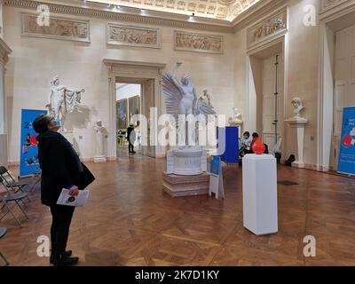 ©PHOTOPQR/LE BIEN PUBLIC/Rémy DISSOUBRAY - 19/03/2021 DIJON - Le musée des Beaux-Arts accueille... Une collecte de sang Le musée des Beaux-Arts accueille pour la première fois une collecte de sang, ce venderredi. L'occasion pour le musée d'ouvrir ses portes brièvement, en peine crise sanitaire. Dijon, Frankreich, märz 19. 2021. Ein kultureller Besuch im Beaux Arts Museum in Dijon... Das Museum veranstaltet diesen Freitag zum ersten Mal eine Blutabnahme. Die Möglichkeit für das Museum, inmitten einer Gesundheitskrise kurz seine Türen zu öffnen, da alle Kulturstätten monatelang geschlossen sind Stockfoto