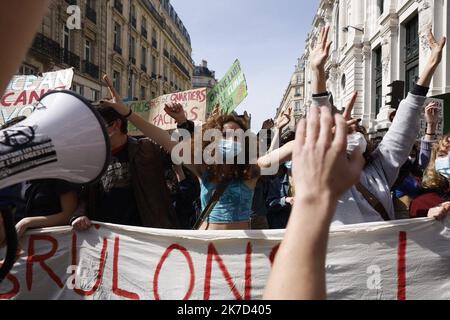 ©PHOTOPQR/LE PARISIEN/Olivier CORSAN ; Paris ; 28/03/2021 ; Marche pour la climate Paris - FRANKREICH Protest for a 'true' law on Climate, on March 28, 2021 in Paris . Stockfoto