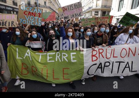 ©PHOTOPQR/LE PARISIEN/Olivier CORSAN ; Paris ; 28/03/2021 ; Marche pour la climate Paris - FRANKREICH Protest for a 'true' law on Climate, on March 28, 2021 in Paris . Stockfoto