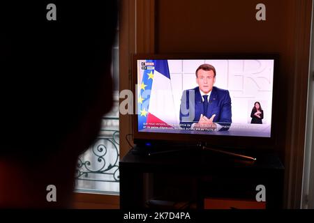 ©PHOTOPQR/LE PROGRES/Rémy PERRIN - Saint-Étienne 31/03/2021 - Emmanuel Macron -Allocution du président de la République française Emmanuel Macron du 31 mars Französisch Präsident Emmanuel Macron spricht während einer Fernsehadresse auf die neue Covid-19 Einschränkungen aus dem Elysée-Palast in Paris am März 31, 2021 . Stockfoto