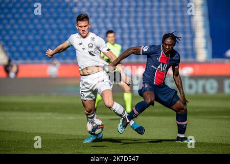 Aurelien Morissard / IP3; Lille's Sven BOTMAN gegen Paris Saint Germain's Moise KEAN während der französischen Meisterschaft Ligue 1 Fußballspiel zwischen Paris Saint Germain (PSG) und Lille am 03. April 2021 im Parc des Princes Stadion in Paris, Frankreich. Stockfoto
