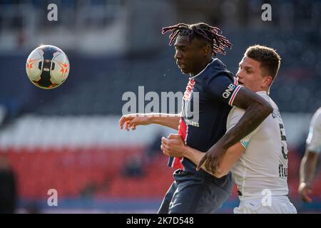 Aurelien Morissard / IP3; Lille's BOTMAN Sven Adriaan gegen Paris Saint Germain's Moise KEAN während des Fußballspiels der französischen Ligue 1 zwischen Paris Saint Germain (PSG) und Lille am 03. April 2021 im Stadion Parc des Princes in Paris, Frankreich. Stockfoto