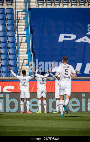 Aurelien Morissard / IP3; Nanitamo von Lille Jonathan BAMBA und DAVID Jonathan Christian feiern das Tor gegen Paris Saint Germain während des Fußballspiels der französischen Ligue 1 zwischen Paris Saint Germain (PSG) und Lille am 03. April 2021 im Stadion Parc des Princes in Paris, Frankreich. Stockfoto