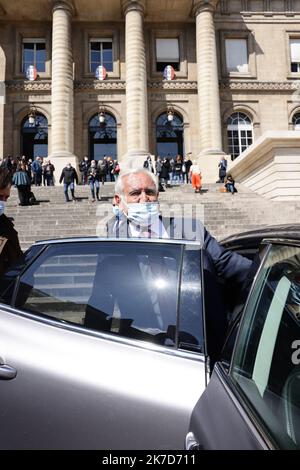 ©PHOTOPQR/LE PARISIEN/Olivier Lejeune ; Paris ; 13/04/2021 ; procès du Bombardement en 2004 de la base française de Bouaké en Côte d'Ivoire au Palais de Justice de Paris Jean-Pierre Raffarin Größengericht in Paris , Frankreich , am April 13 , 2021 , für die der Prozess der Bouake Bombardierung . Am 6. November 2004 starben 10 Menschen, darunter neun französische Soldaten unter dem Mandat der Vereinten Nationen, beim Angriff auf das französische Militärlager der Licorne-Streitkräfte in Bouake, Elfenbeinküste. Stockfoto