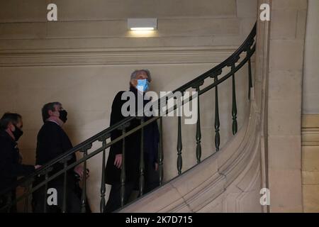 ©PHOTOPQR/LE PARISIEN/Olivier Lejeune ; Paris ; 13/04/2021 ; procès du bombardement en 2004 de la base française de Bouaké en Côte d'Ivoire au Palais de Justice de Paris Dominique de Villepin Assize Court in Paris , Frankreich , am April 13 , 2021 , für den Prozess der Bouake Bombardierung . Am 6. November 2004 starben 10 Menschen, darunter neun französische Soldaten unter dem Mandat der Vereinten Nationen, beim Angriff auf das französische Militärlager der Licorne-Streitkräfte in Bouake, Elfenbeinküste. Stockfoto