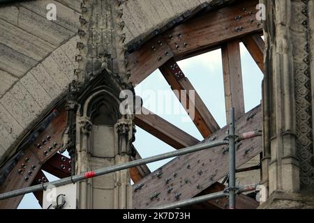 ©PHOTOPQR/L'EST REPUBLICAIN/ALEXANDRE MARCHI ; PARIS ; 12/04/2021 ; PATRIMOINE - HISTOIRE DE FRANCE - CATHEDRALE GOTHIQUE NOTRE DAME DE PARIS - TRAVAUX - CHANTIER - REKONSTRUKTION. Paris 12 April 2021. Le chantier de mise en sécurité de la cathédrale Notre-Dame de Paris, deux ans après le violent incendie du 15 avril 2019, avant sa Restauration et sa reconstruction. FOTO Alexandre MARCHI. - Paris, Frankreich, april 12. 2021. Werke in der Kathedrale Notre Dame von Paris, die vor 2 Jahren von einem Brand verwüstet wurde Stockfoto