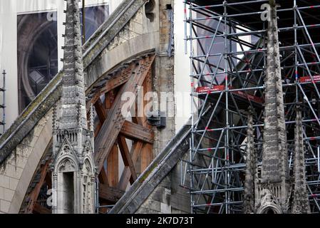 ©PHOTOPQR/L'EST REPUBLICAIN/ALEXANDRE MARCHI ; PARIS ; 12/04/2021 ; PATRIMOINE - HISTOIRE DE FRANCE - CATHEDRALE GOTHIQUE NOTRE DAME DE PARIS - TRAVAUX - CHANTIER - REKONSTRUKTION. Paris 12 April 2021. Le chantier de mise en sécurité de la cathédrale Notre-Dame de Paris, deux ans après le violent incendie du 15 avril 2019, avant sa Restauration et sa reconstruction. FOTO Alexandre MARCHI. - Paris, Frankreich, april 12. 2021. Werke in der Kathedrale Notre Dame von Paris, die vor 2 Jahren von einem Brand verwüstet wurde Stockfoto