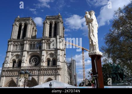 ©PHOTOPQR/L'EST REPUBLICAIN/ALEXANDRE MARCHI ; PARIS ; 12/04/2021 ; PATRIMOINE - HISTOIRE DE FRANCE - CATHEDRALE GOTHIQUE NOTRE DAME DE PARIS - TRAVAUX - CHANTIER - REKONSTRUKTION - GRUE. Paris 12 April 2021. Le chantier de mise en sécurité de la cathédrale Notre-Dame de Paris, deux ans après le violent incendie du 15 avril 2019, avant sa Restauration et sa reconstruction. FOTO Alexandre MARCHI. - Paris, Frankreich, april 12. 2021. Werke in der Kathedrale Notre Dame von Paris, die vor 2 Jahren von einem Brand verwüstet wurde Stockfoto