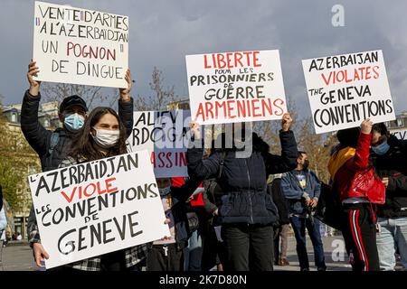 ©Sebastien Muylaert/MAXPPP - Manifestation de la communaute armenienne pour exiger la Liberation immediate et inconditionelle pour les prisenniers de guerre armeniens detenus illegalement en aserbaidschan, Place de la Republique. Paris, 15.04.2021 Demonstration der armenischen Gemeinschaft in Paris am 15. April 2021 Stockfoto