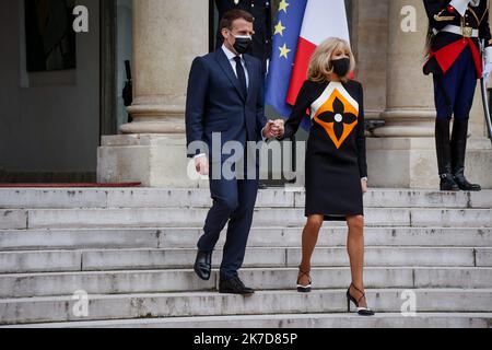 ©THOMAS PADILLA/MAXPPP - 16/04/2021 ; PARIS, FRANKREICH ; LE PRESIDENT DE LA REPUBLIQUE, EMMANUEL MACRON RECOIT LE PRESIDENT D' UKRAINE AU PALAIS DE L' ELYSEE. EN PRESENCE DE BRIGITTE MACRON. Der französische Präsident Emmanuel Macron empfängt den ukrainischen Präsidenten am 16. April 2021 im Elysée-Palast in Paris. Stockfoto