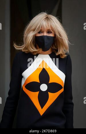 ©THOMAS PADILLA/MAXPPP - 16/04/2021 ; PARIS, FRANKREICH ; LE PRESIDENT DE LA REPUBLIQUE, EMMANUELMACRON RECOIT LE PRESIDENT D' UKRAINE AU PALAIS DE L' ELYSEE. EN PRESENCE DE BRIGITTE MACRON. Der französische Präsident EmmanuelMacron empfängt am 16. April 2021 den ukrainischen Präsidenten im Pariser Elysee-Palast. Stockfoto