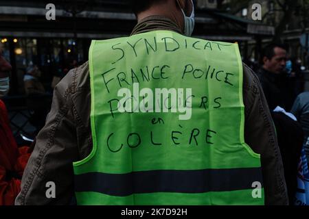 ©Jan Schmidt-Whitley/Le Pictorium/MAXPPP - Jan Schmidt-Whitley/Le Pictorium - 20/4/2021 - Frankreich / Paris / Paris - Pour denoncer le 'laxisme de la Justice', Alliance et d'autres syndicats policiers ont lance un appel a manifester ce mardi a 12h30 devant le Tribunal de Paris Suite au dicent de l'affaire des policiers attaques a Viry Chatillon. / 20/4/2021 - Frankreich / Paris / Paris - um die "Laxheit der Justiz" zu verurteilen, haben Alliance und andere Polizeigewerkschaften am Dienstag um 12:30 Uhr vor dem Pariser Gericht nach dem Urteil über den Fall der Polizisten eine Demonstration gestartet Stockfoto