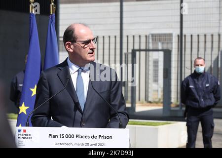 ©PHOTOPQR/L'ALSACE/Darek SZUSTER ; Lutterbach ; 20/04/2021 ; Le Premier ministre Jean Castex et le ministre de la Justice Éric Dupond - Moretti en visite à la pentnis de Lutterbach, qui devrait ouvrir à l'automne, ce mardi 20 avril Lutterbach, Frankreich, april 20. 2021 Frankreich müssen mehr Gefängnisse bauen : 15 000 Plätze werden von dem französischen Premierminister JeanCastex und Justizminister EricDupontMoretti eingerichtet Stockfoto