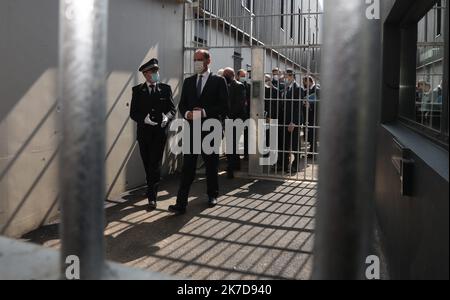 ©PHOTOPQR/L'ALSACE/Darek SZUSTER ; Lutterbach ; 20/04/2021 ; Le Premier ministre Jean Castex et le ministre de la Justice Éric Dupond - Moretti en visite à la pentnis de Lutterbach, qui devrait ouvrir à l'automne, ce mardi 20 avril Lutterbach, Frankreich, april 20. 2021 Frankreich müssen mehr Gefängnisse bauen : 15 000 Plätze werden von dem französischen Premierminister JeanCastex und Justizminister EricDupontMoretti eingerichtet Stockfoto