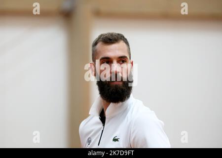 ©PHOTOPQR/LA PROVENCE/JEROME REY ; Avignon ; 23/04 Komme annoncé par L'Équipe ce vendredi matin, la Fédération française de Tennis (FFT) a décidé de sanctionner Benoît Paire pour ses comportements déplacés à répétition . Le Français est privé des Jeux Olympique de Tokyo. ARCHIV wie die Zeitung L'Équipe am Freitagmorgen mitteilte, hat der französische Tennisverband (FFT) beschlossen, Benoît Paire für sein wiederholtes unangemessenes Verhalten zu bestrafen. Die Franzosen werden der Olympischen Spiele in Tokio beraubt. FILES 07/12/2020 ; Sorgues Tennisclub Sorguais tournoi Challenge pro Benoit Paire Stockfoto