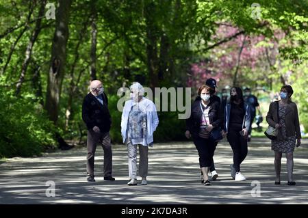 ©PHOTOPQR/L'EST REPUBLICAIN/ALEXANDRE MARCHI ; NANCY ; 25/04/2021 ; METEOROLOGIE - METEO - PRINTEMPS - BEAU TEMPS - CHALEUR - CRISE SANITAIRE. Parc Sainte-Marie, Nancy 25 April 2021. Promenade à l'ombre dans les allées du Parc. FOTO Alexandre MARCHI. - 2021/04/25. Frühlingswetter in dieser Woche Stockfoto