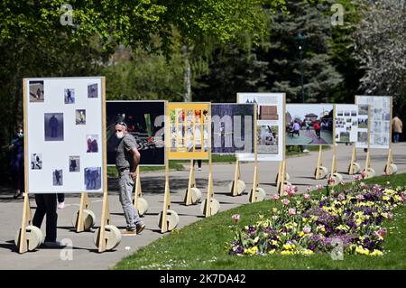 ©PHOTOPQR/L'EST REPUBLICAIN/ALEXANDRE MARCHI ; NANCY ; 25/04/2021 ; METEOROLOGIE - METEO - PRINTEMPS - BEAU TEMPS - CHALEUR - CRISE SANITAIRE. Parc Sainte-Marie, Nancy 25 April 2021. Regarder une des rares expositions en plein air. FOTO Alexandre MARCHI. - 2021/04/25. Frühlingswetter in dieser Woche Stockfoto