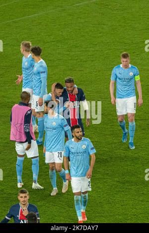 Aurelien Morissard / IP3; Fußball - Champions League - Halbfinale 1. Etappe - Paris Saint Germain gegen Manchester City - Parc des Princes, Paris, Frankreich - 28. April 2021. Phil FODEN von Manchester City und NEYMAR JR von Paris Saint Germain Stockfoto