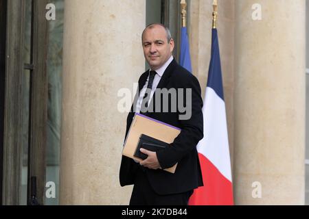 ©Sadak Souici / Le Pictorium/MAXPPP - Sadak Souici / Le Pictorium - 29/4/2021 - Frankreich / Ile-de-France / Paris - M. Laurent BERGER, Secretaire General de la CFDT . Les organisations syndicales et patronales ont ete conviees par l'Elysee a une reunion, avec le President de la Republique Francaise, Emmanuel Macron, pour travailler sur des Solutions a la crise economique et sociale liee a l'epidemie. / 29/4/2021 - Frankreich / Ile-de-France (Region) / Paris - Laurent BERGER, Generalsekretär der CFDT. Die Gewerkschaften und Arbeitgeberorganisationen wurden von der Elysee zu einem Treffen eingeladen Stockfoto